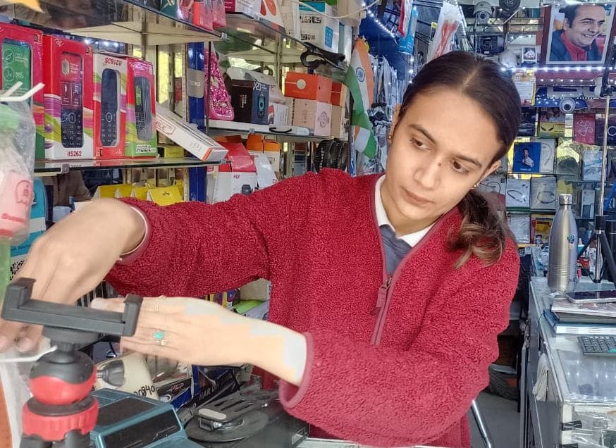 Daughter Mahika is handling the mobile business after her father's death.