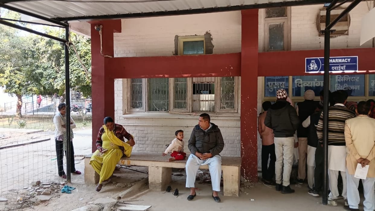PM Jan Aushadhi Kendra closed for 3 months due to repair work, patients forced to pay high prices