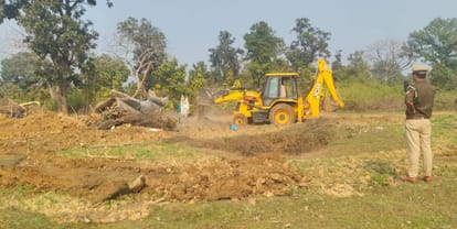 Chandauli News: 18 घरों पर चला बुलडोजर, 6 हेक्टेयर खेत को किया गया अतिक्रमण मुक्त|