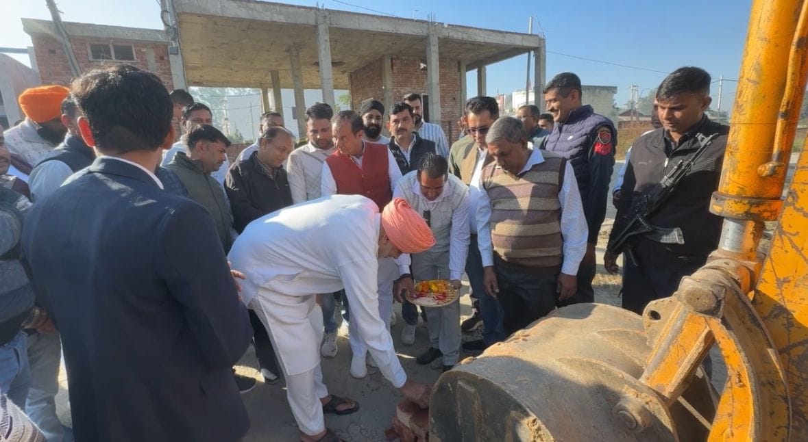 Agriculture Minister Shyam Singh Rana inaugurated the pumping station.