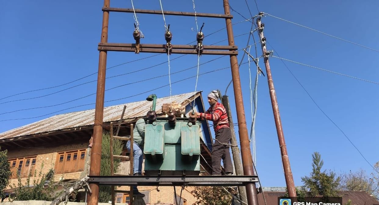 Srinagar, Power Cutt, Handwara, 70 Transformers failed