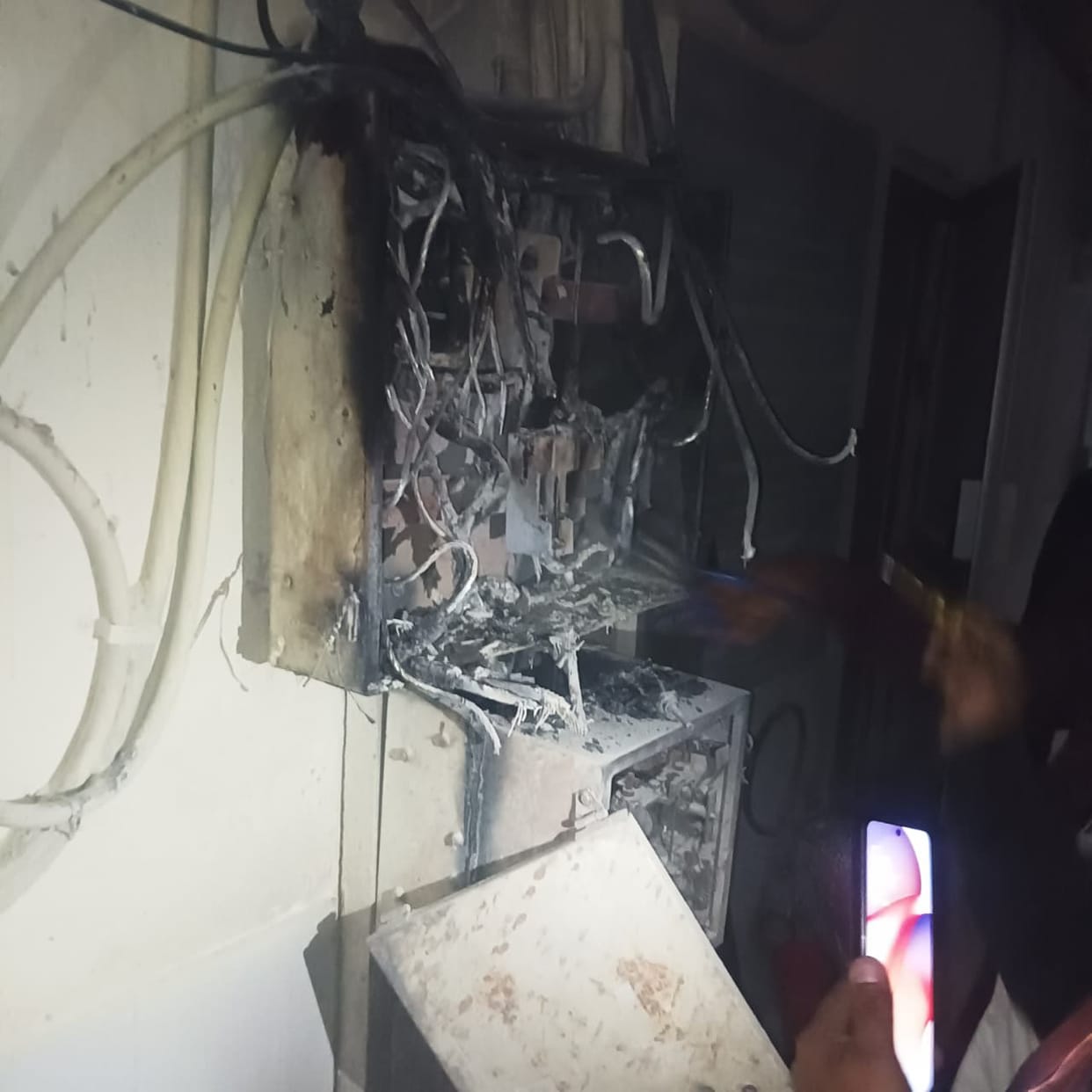 Fire broke out outside the minor OT of the Ophthalmology Department of Hallet.