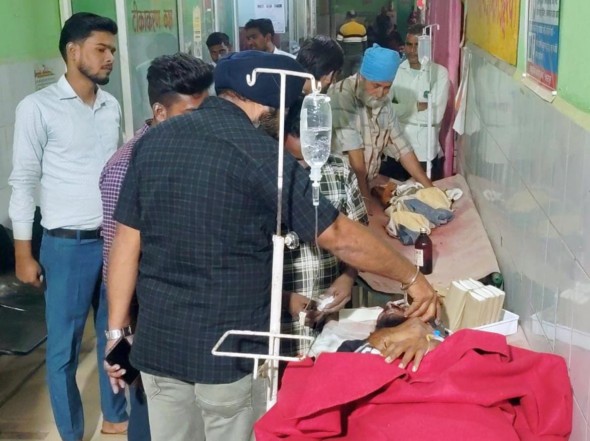Couple and child injured after being hit by a truck loaded with sugarcane