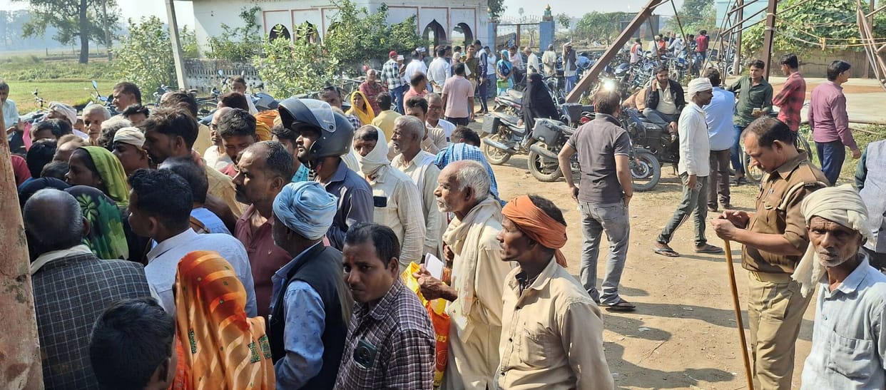 Siddharthnagar News: Fertilizer arrived...farmers kept waiting for the network to come
