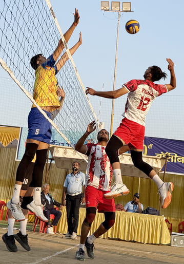 Quarter final teams will be decided today, knockout matches from tomorrow in Gorakhpur