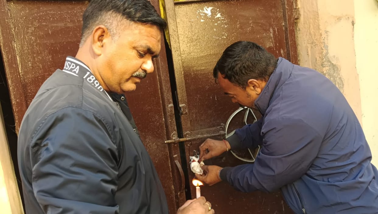 The Municipal Corporation sealed a dairy in Nadi Mohalla and confiscated four animals.