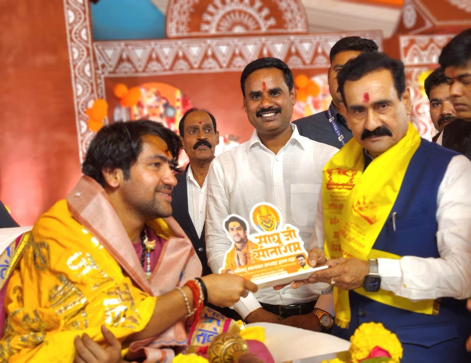 शिवपुरी में भागवत कथा सुनाने आए नरोत्तम मिश्रा।