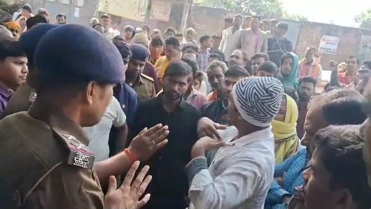 Bihar News: चोरी के विरोध में सड़क जाम कर लोगों ने किया प्रदर्शन, विरोध में बाजार भी बंद; जानें