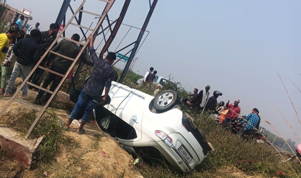Car overturns after tyre burst, four injured