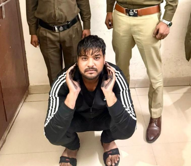 A fugitive accused carrying a reward of Rs 5,000 in drug trafficking and murder cases was arrested.