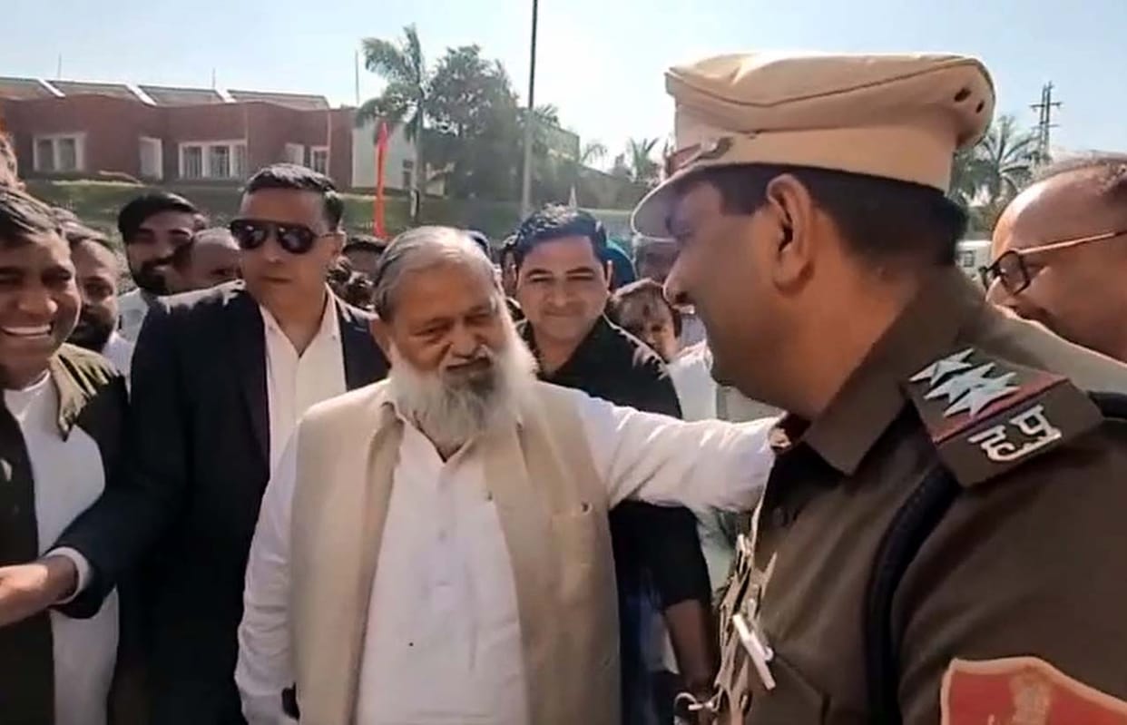 Women are safe, goons are taught a lesson, Minister Vij pats the Cantt police station in-charge on the back