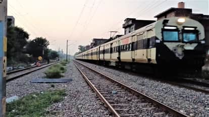Jhansi: Passenger travelling with wife and son in Mangala Express dies