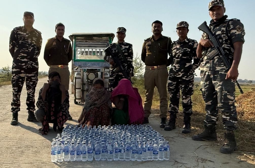 Siddharthnagar News: Success: Two women arrested with Nepali liquor
