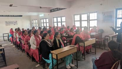 62 ASHA workers, including women, were given childcare training.