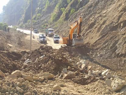 Expedited efforts to clear the TJ road blocked due to the disaster in Kalathunga