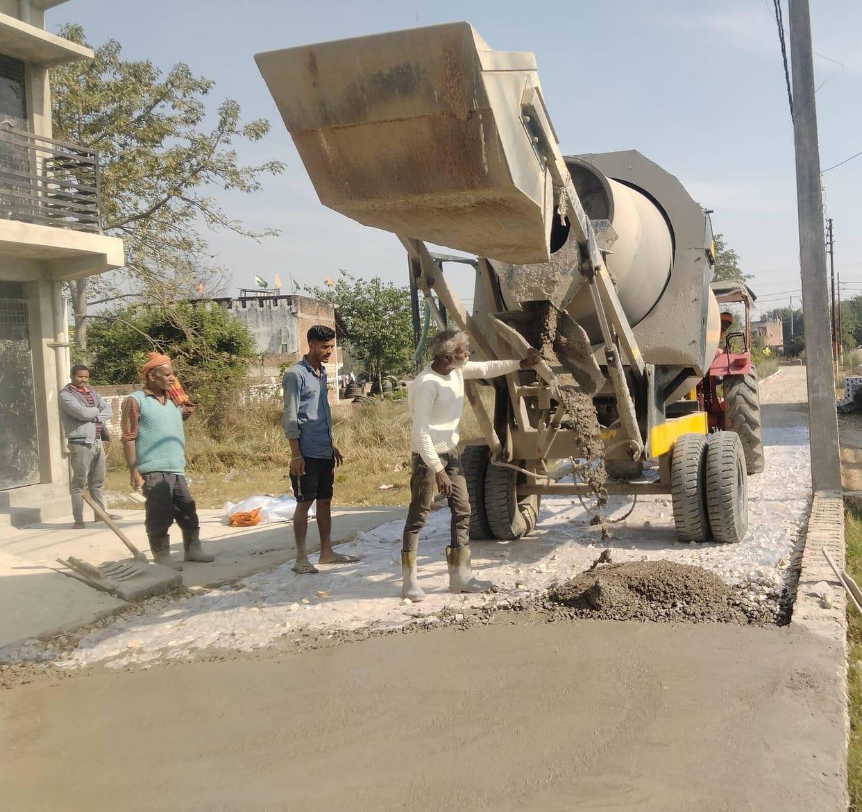 Siddharthnagar News: Construction work of CC road started in Subhash Nagar ward