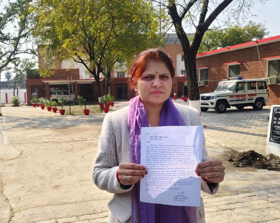 Even after taking a complaint of jewellery theft, the police is not writing a report