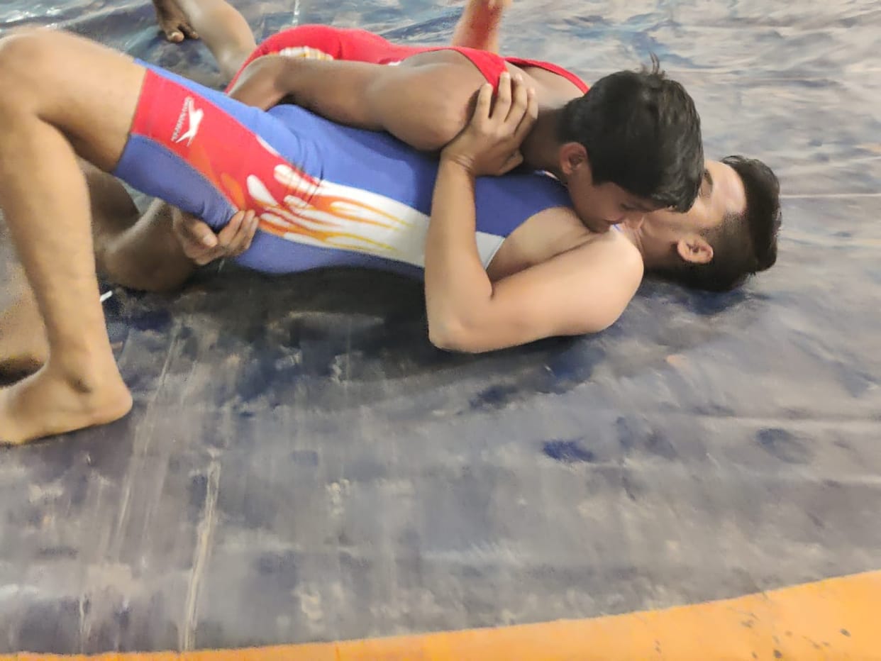Robind tops in wrestling, Vikrant tops in badminton
