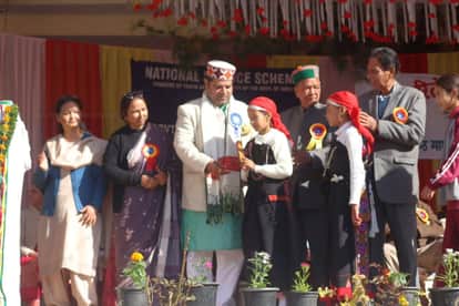 Students from Kullavi and Lahauli Nati tied the knot