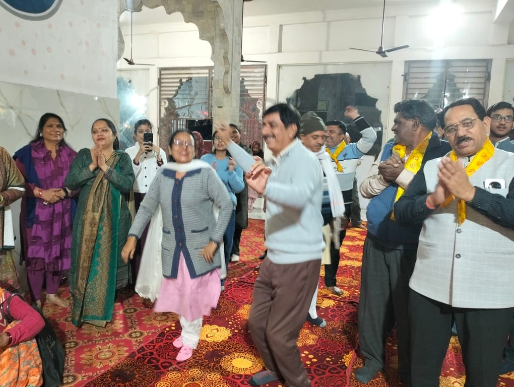 Someone please call my Shyam with love... but the devotees danced