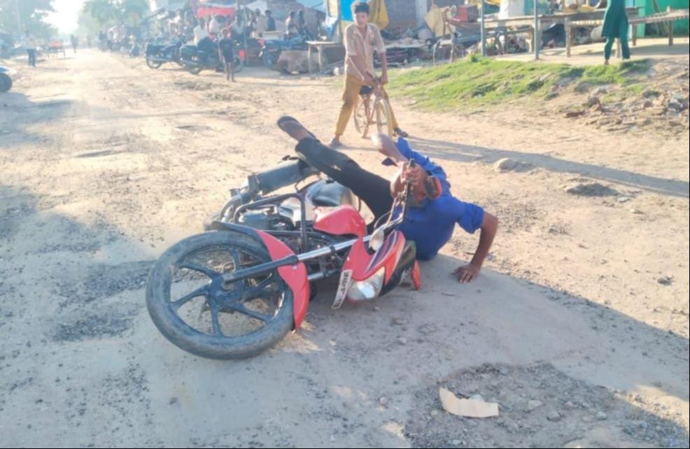 Vehicles are getting damaged due to bad roads
