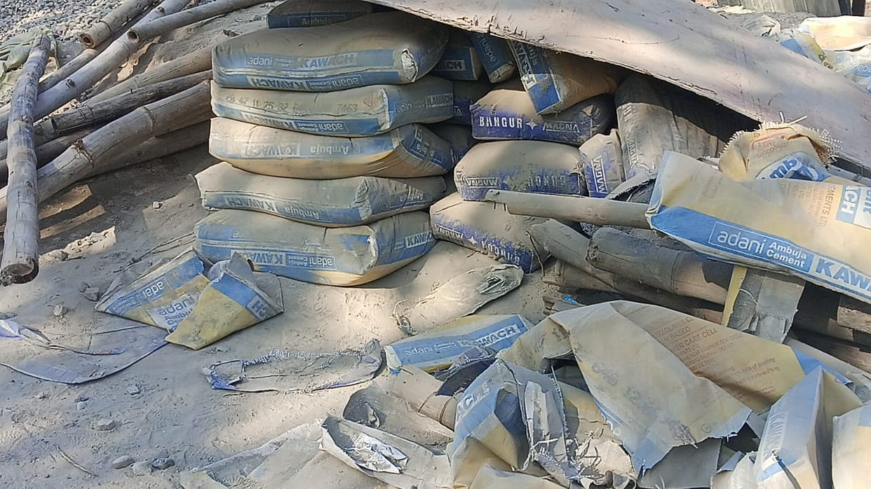 A two-storey lentil was placed in the drain, now preparations are underway to connect it to the road.