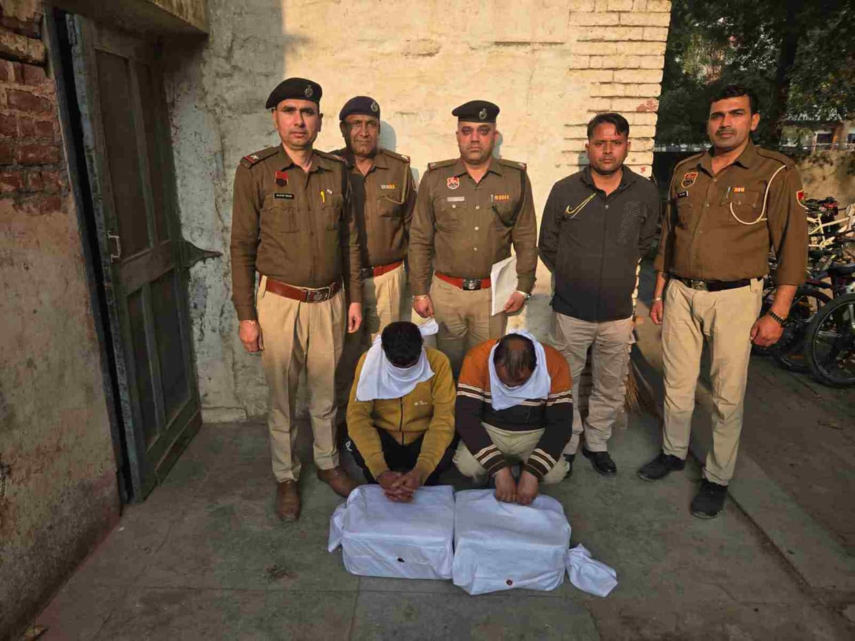 Two accused arrested in the case of theft of 8 million rupees from retired professor's house, entire amount recovered