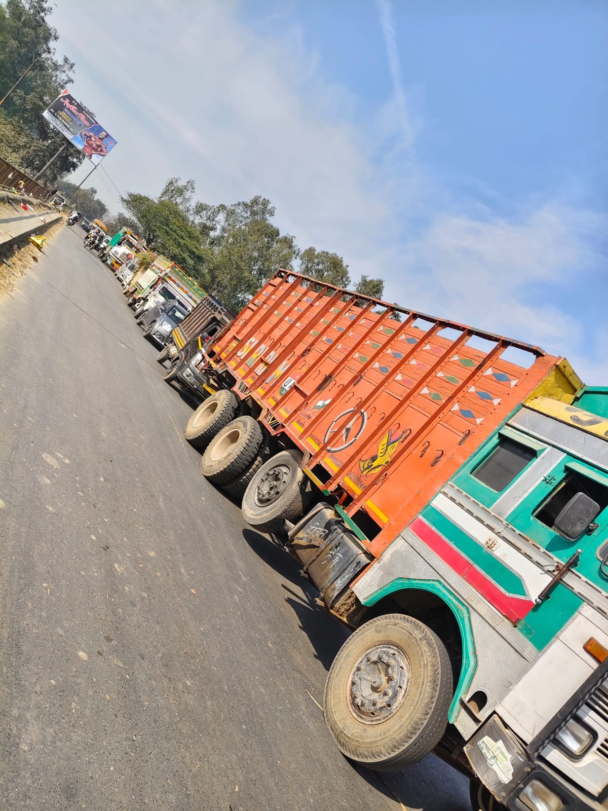 Long jam on Poothkhas Ganga Canal, increased problems for drivers