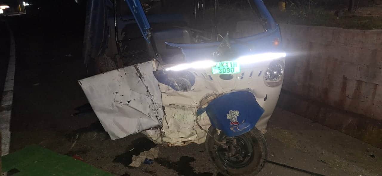 राजोरी सड़क हादसे का शिकर हुई कार और ऑटो का फोटो स्रोत पुलिस