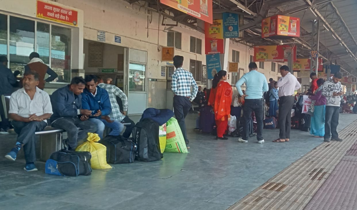 Many trains, including special trains, were made to wait for hours