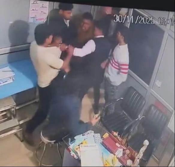 Block head and his supporters assaulted hospital staff