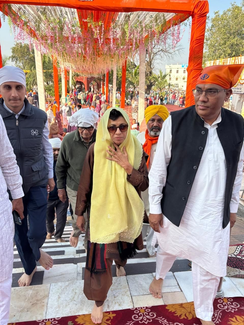 MPs Selja and Subhash Barala participated in the last day of the gathering at Dhamtan Sahib.