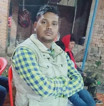 Troubled by financial loss in contracting, a young man committed suicide by jumping in front of a train.