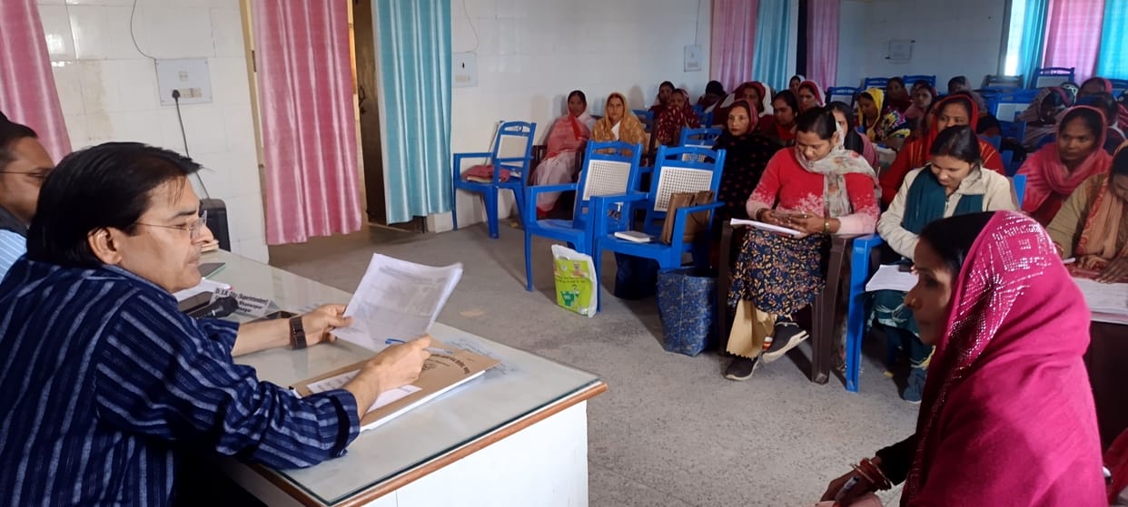 Siddharthnagar News: Four Asha workers were reprimanded and three were issued notices seeking their response