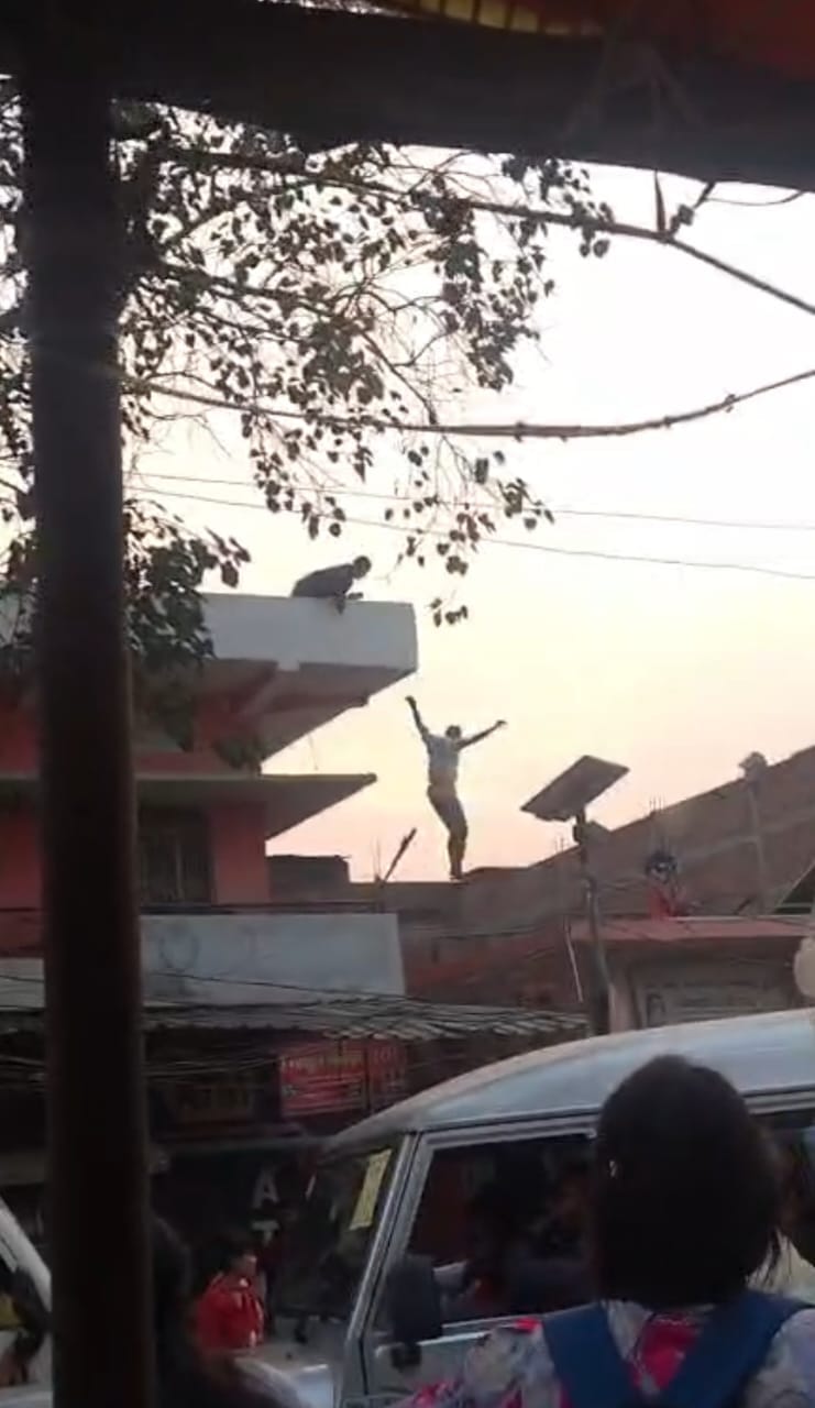 A young man jumped from a two-storey bank building and was hospitalized.