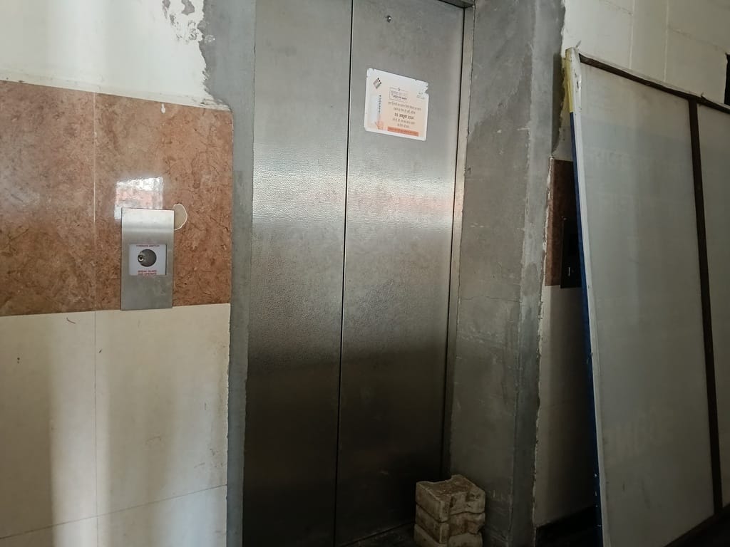 The MCH lift has been out of service for six months, leaving pregnant women and the elderly breathless while climbing the stairs
