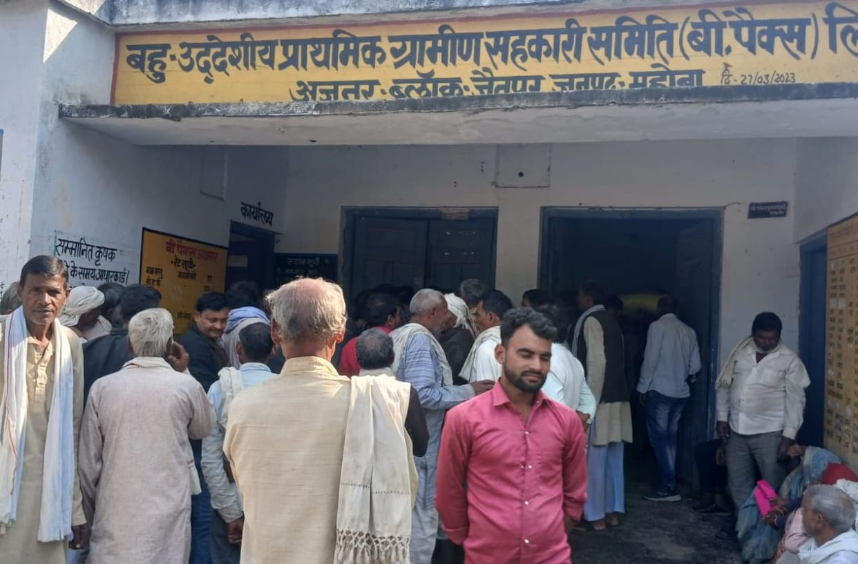 300 farmers return after scuffle over urea fertilizer