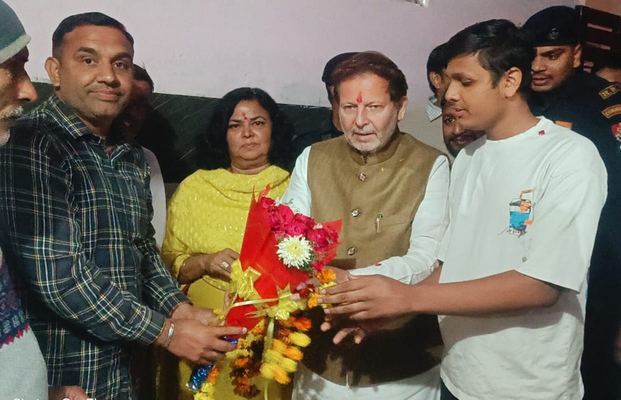 Cabinet Minister honored medal winning boxer Nikhil Saini