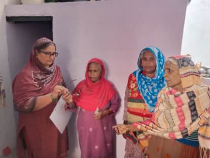 Asha workers distributed spectacles to the needy.