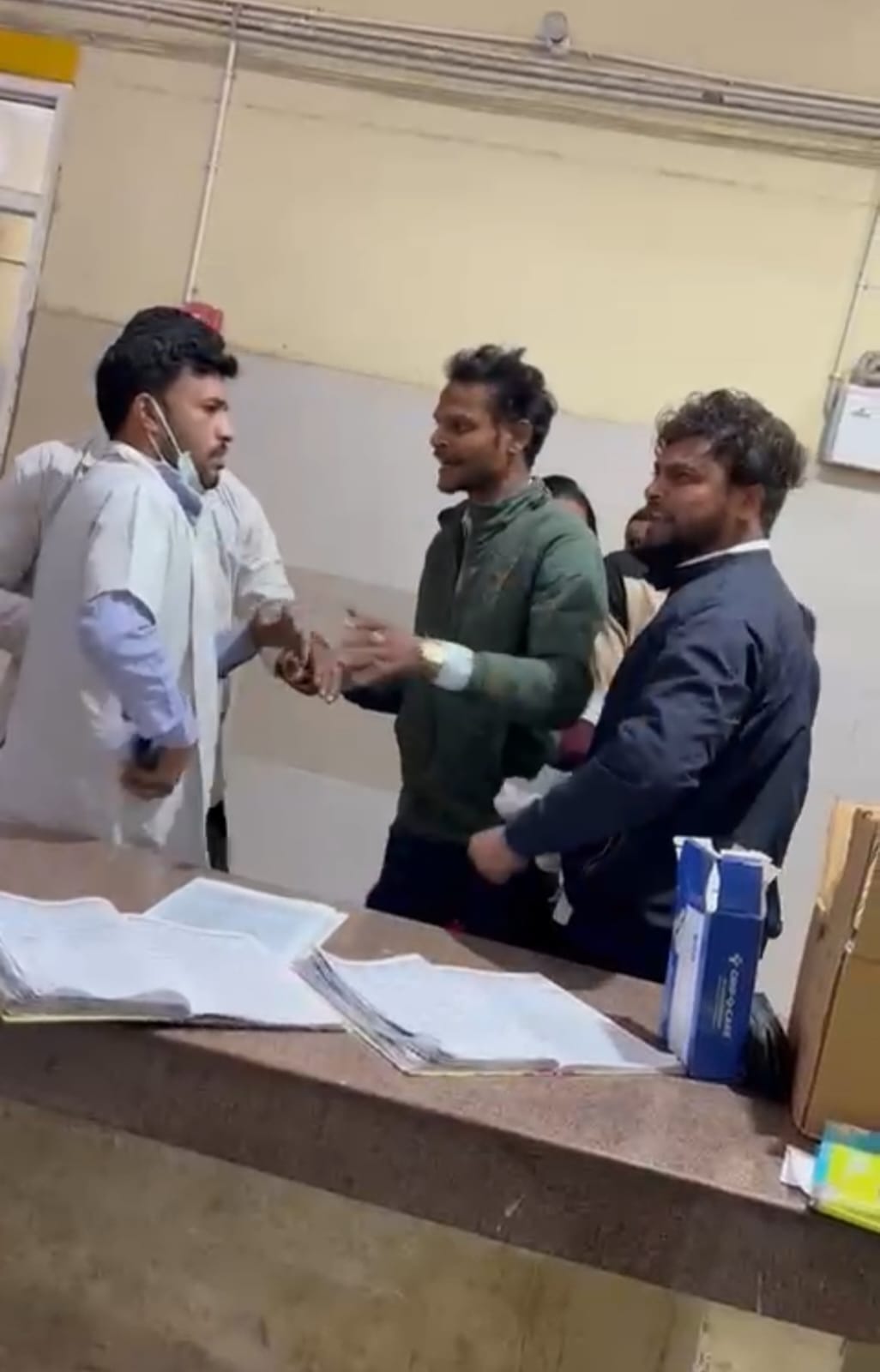 firozabad news trauma centre hungama