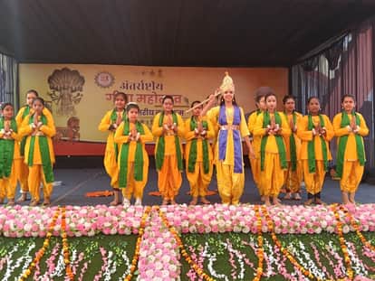 Cultural colours were reflected in the Geeta Jayanti festival, presentations captivated the hearts.