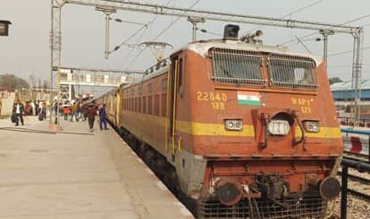 Kasganj: Demand to run Tanakpur-Achhnera special till Agra Fort