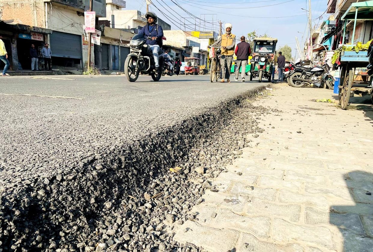 The high road and deep sides in the city have increased the problems of the people.