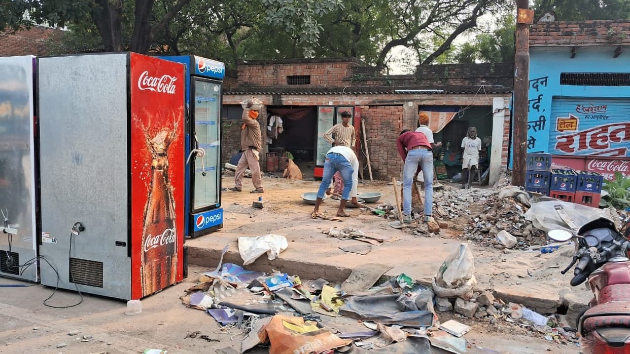 More than 20 kiosks were removed near the toll plaza.