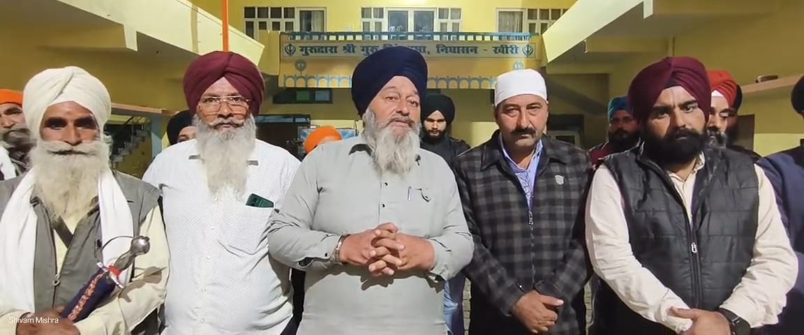 Throwing away the turbans of the servants is not tolerated, the administration is accused of bias.