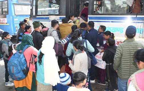 Delhi commuters thronged the city, roadways operated 47 buses.