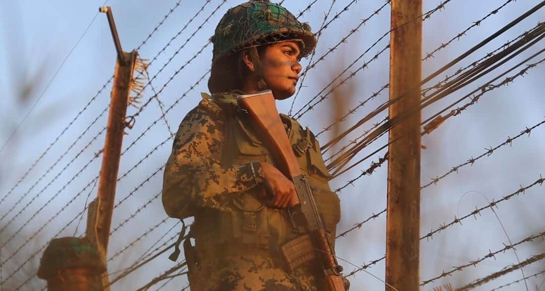 सांबा। भाररत पाक अंतरराष्ट्रीय सीमा की निगरानी के िलिए तैनात महिला कर्मी