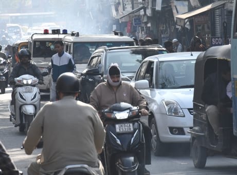 There was traffic jam at many places in Haldwani, people were troubled.