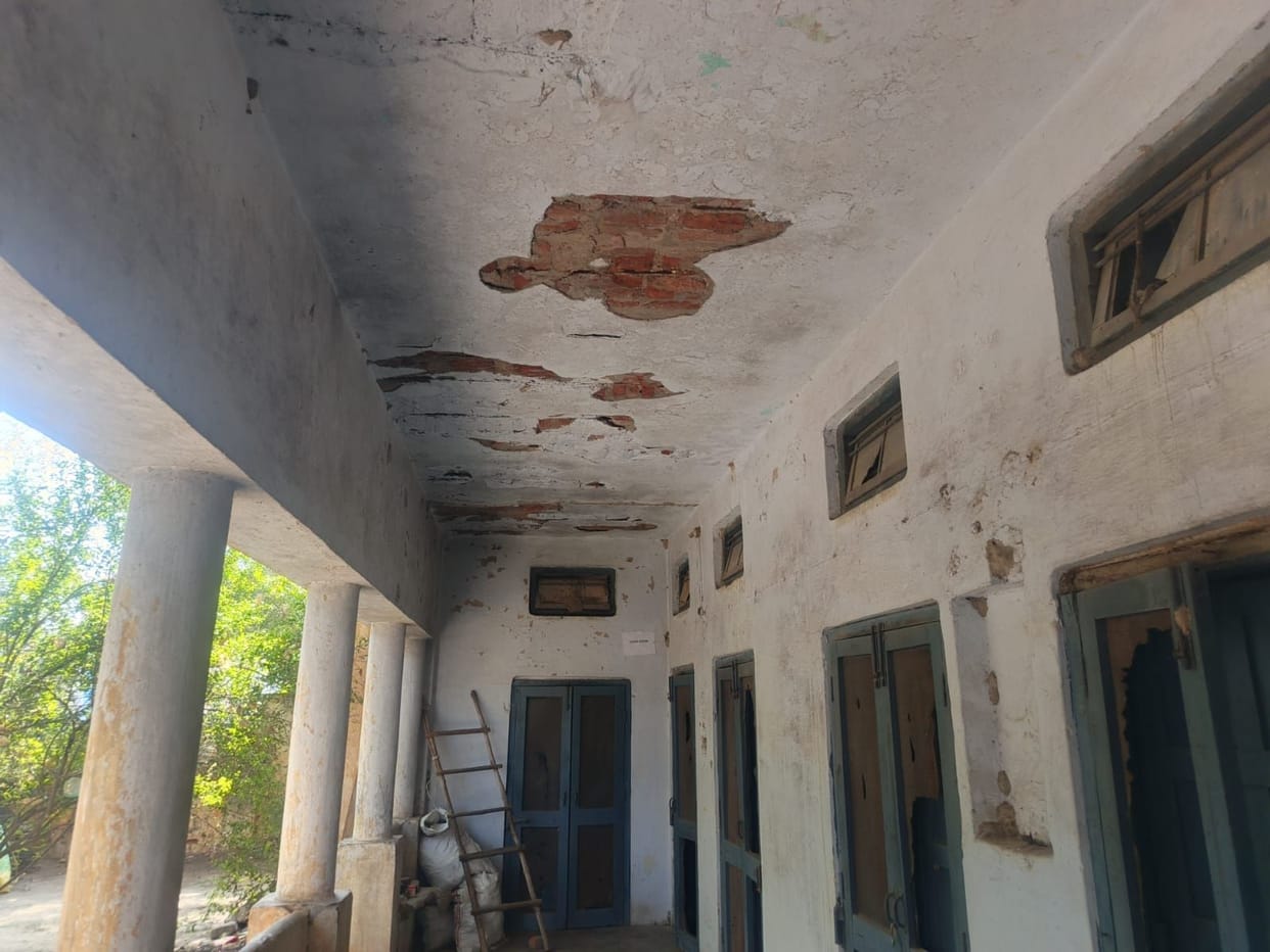 Malvi village lacks facilities, dilapidated Ayurvedic and veterinary hospital buildings