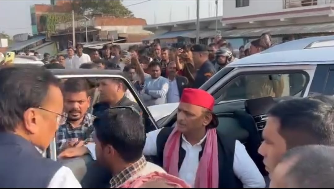 Woman dies after being hit by a bus, former CM Akhilesh stuck in traffic jam